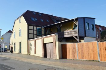 Hinten
