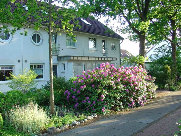 Im Sommer vor dem Haus