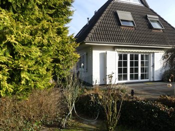304504