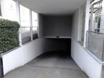 Tiefgarageneinfahrt