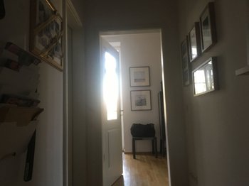 Blick vom Flur ins Wohnzimmer