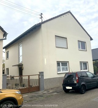 352402