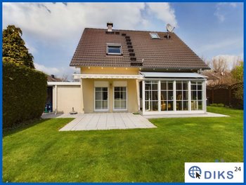 WIE bei SCHÖNER WOHNEN ! ***junges, freistehendes EFH mit Garage & großem Grundstück in Hürth**