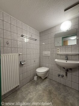 Hauptgebäude Bad OG 1