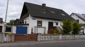 374019