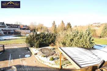 Aussicht Balkon zur Hofeinfahrt