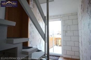 Treppe OG zum DG Blick auf Balkon