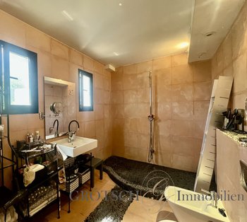 Bad en Suite mit offener Dusche - EG 