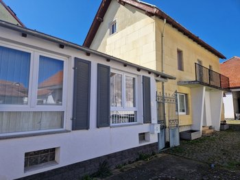 Attraktive Wohn- und Gewerbeeinheit mit Scheune, Innenhof und Garten