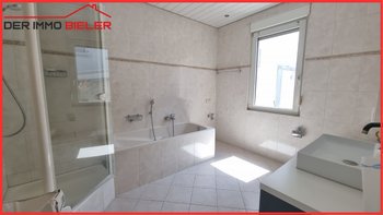 Bad mit wanne und Dusche