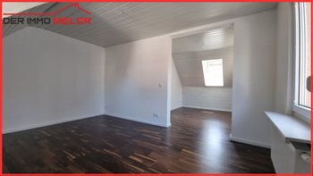 Zimmer 2 mit Durchbruch zu Zimmer 1