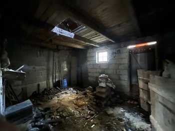 Holzlager - Bereich hinter der Garage 