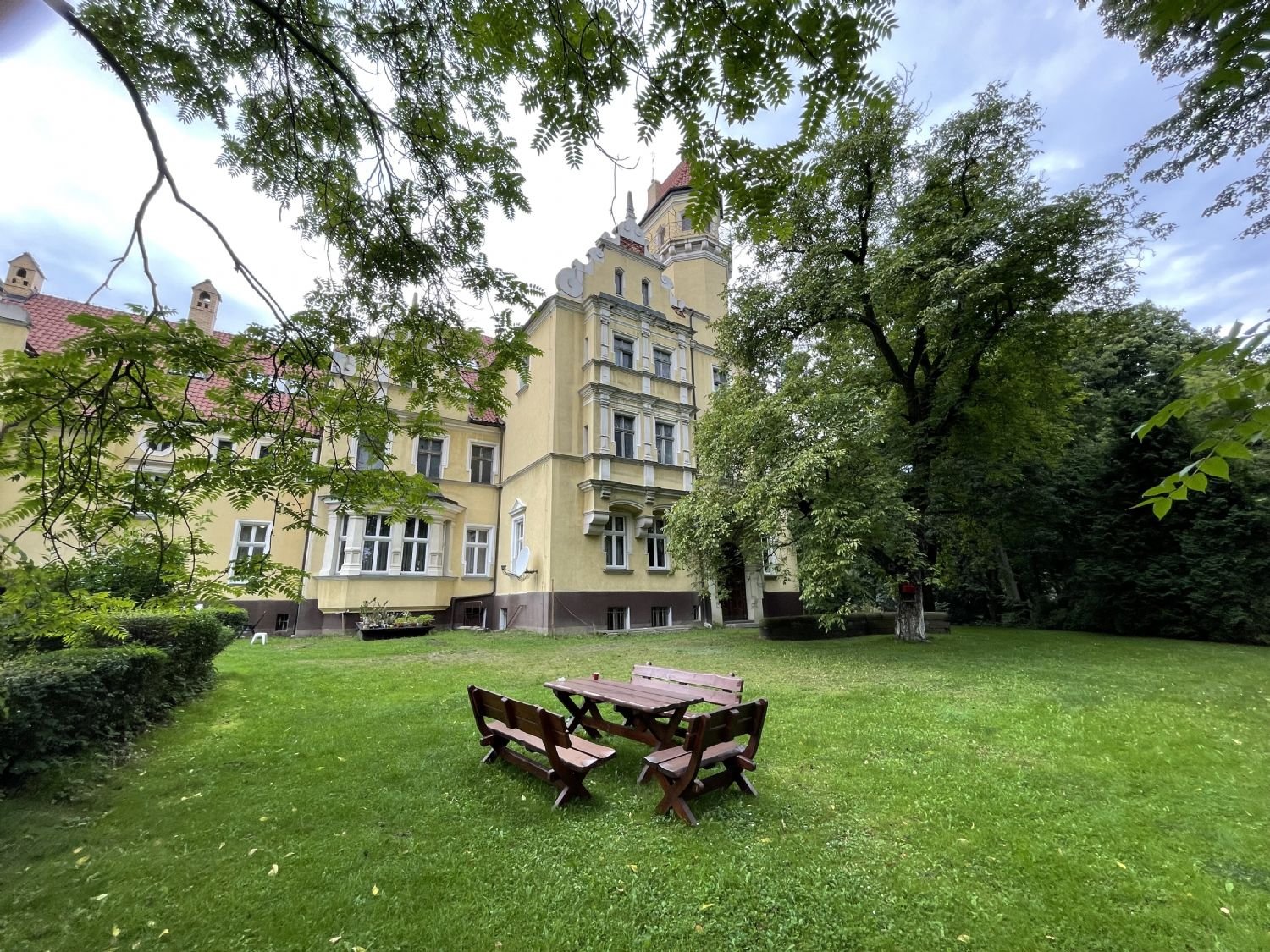 Eingangsbereich mit Vorplatz