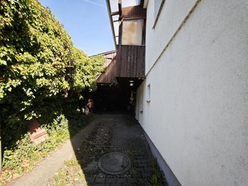 Zufahrt Carport