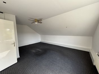 Wohn- und Schlafzimmer