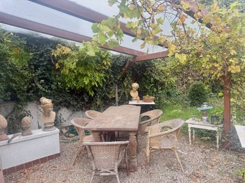 Überdachte Terrasse Nebengebäude