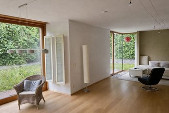 Wohnzimmer mit natürlichem Licht