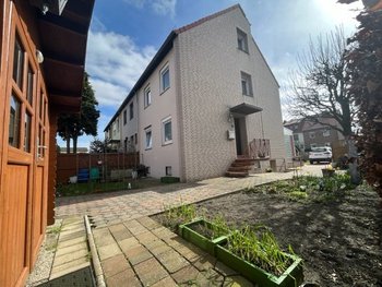 Günstig Wohnen und doch im Eigenheim zuhause - Attraktives Reihenendhaus auf Pachtgrundstück
