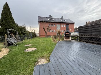 384084