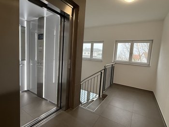 Treppenhaus+Aufzug
