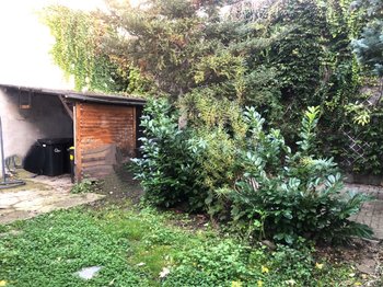 Innenliegender großer Garten