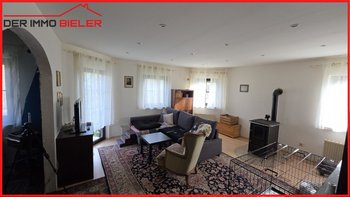 Wohnzimmer mit Kamin