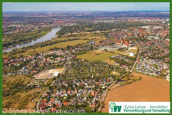 Top Baugrundstück mit Altbestand: Wochenendbungalow, Garage und kleiner Werkstatt