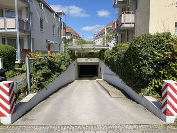 Tiefgarageneinfahrt