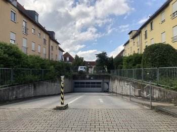 Tiefgarageneinfahrt
