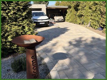 Zufahrt Garage und Carport