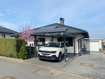 Ihr neues Zuhause im Grünen: Stilvoll sanierter Bungalow mit traumhaftem Garten