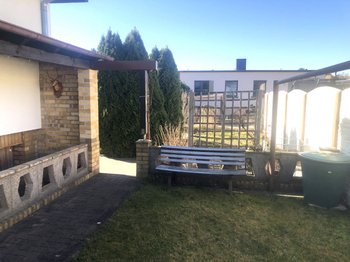 Seitlicher Gartenbereich
