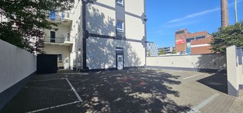 6 Parkplätze