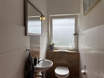 separates WC