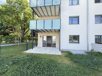 Terrasse mit Garten