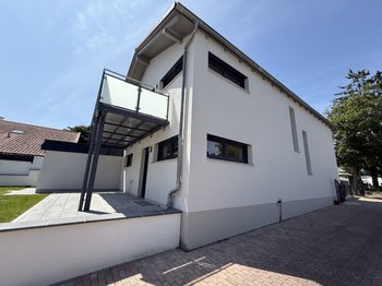 Zufahrt rückseitig