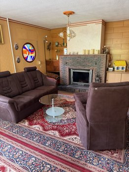 Wohnzimmer mit Kamin