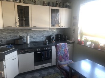 Küche inkl. Speisekammer