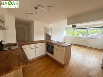 Gepflegte Dachgeschosswohnung in Ruhelage – ideal für langfristige Mieter