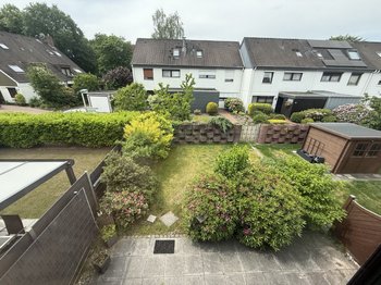 Blick aus einem Zimmer im OG