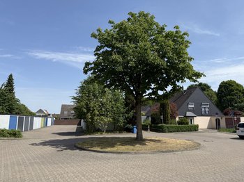 Wendeplatz mit Garagenhof im Hintergrund