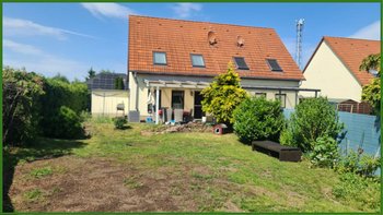 Blick vom Garten zum Haus