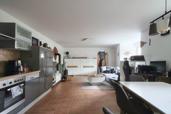 2-Zi-Wohnung im Grünen, Kaminofen, Einbauküche, separater Zugang - Ideal als Anlage oder Singlehaushalt