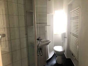 Badezimmer mit Dusche