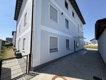 Fußweg von der TG zum Haus