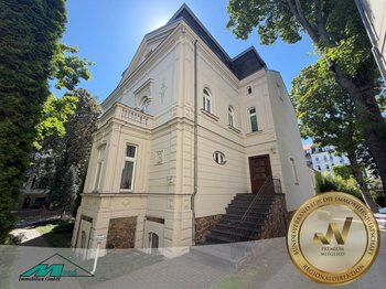 Wohnen in Bestlage – Exklusive Dachgeschosswohnung in einer repräsentativen Villa