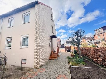 Dank Erbpacht günstig ins Eigenheim - Attraktives Reihenendhaus in Osterholz