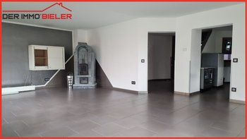 Wohnzimmer mit Kamin