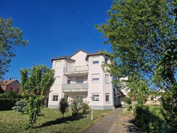 Einziehen oder investieren: Großzügige 4-Zimmer-Wohnung mit Balkon & Stellplätzen in Alsheim