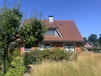 Zeitlose Substanz. Großzügiges Grundstück, inkl. Bauland